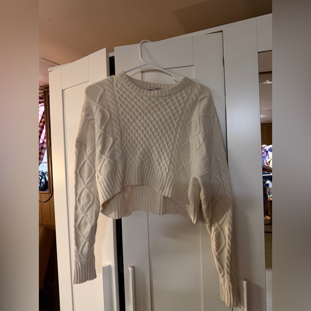 Aritzia Sunday Best Peggy Cropped Sweater - Picture 2 of 3